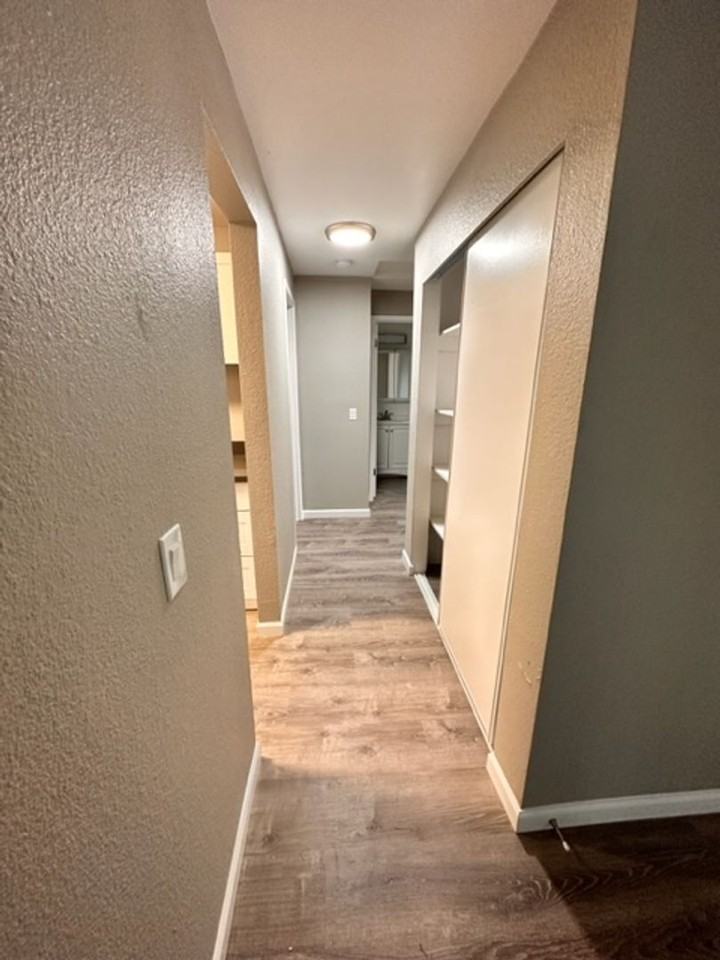 Ashton Apartments - Photo 4 of 11