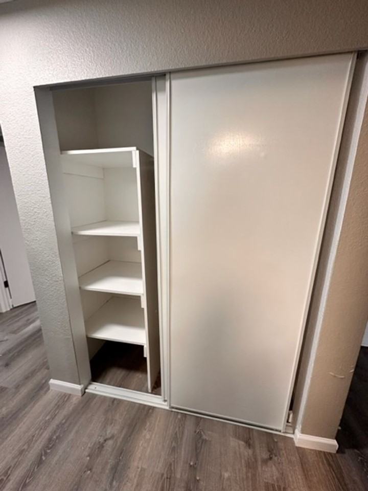 Ashton Apartments - Photo 7 of 11