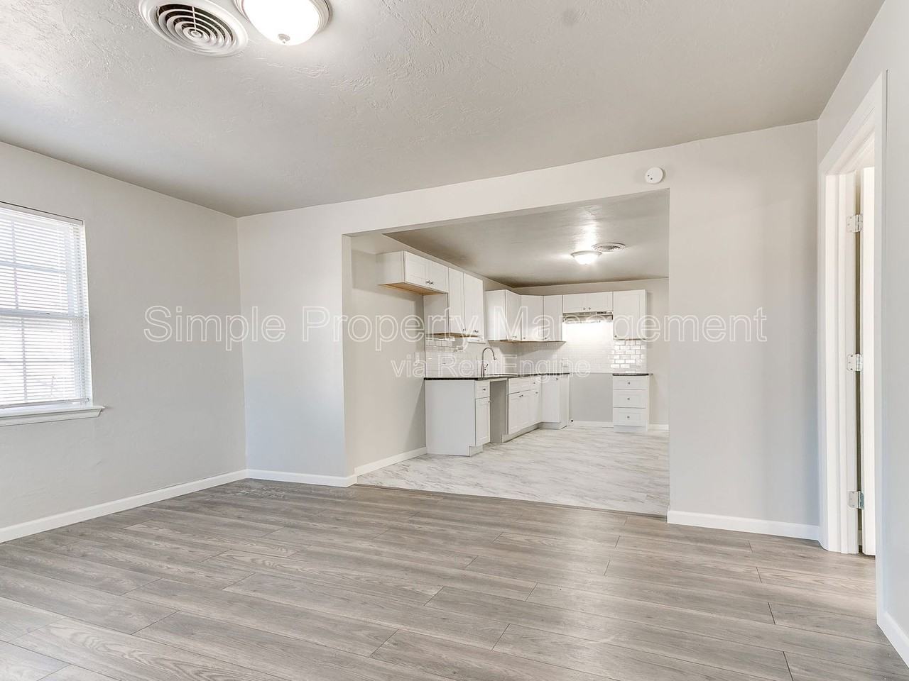 3312 S Harvey Ave - Photo 3 of 14