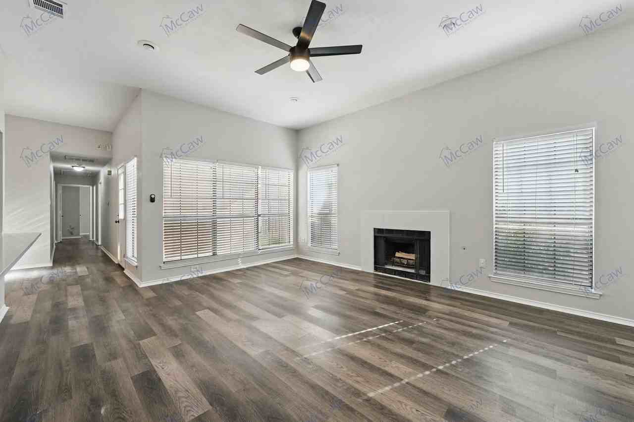 1246 W Hudgins St - Photo 3 of 22