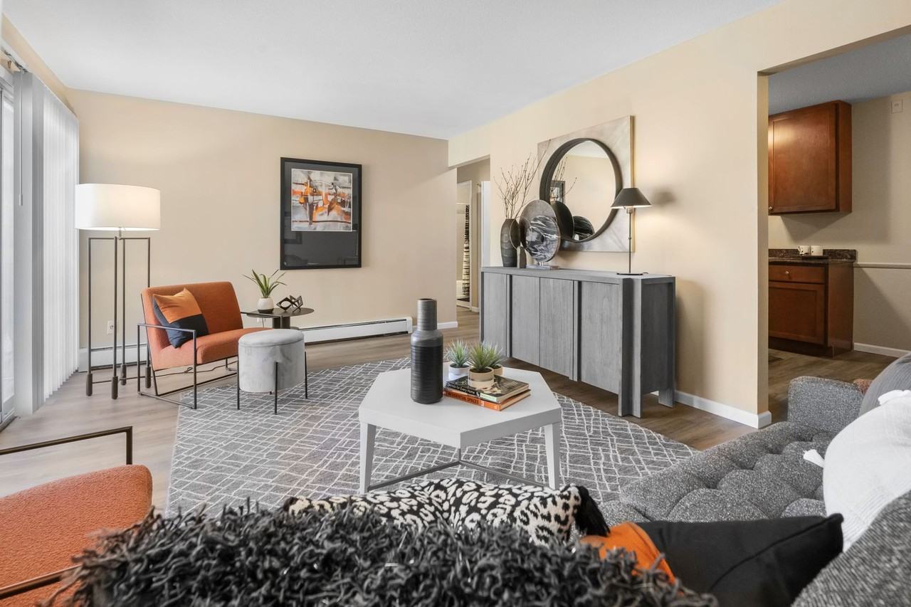 6390 Douglas Dr - Photo 4 of 23