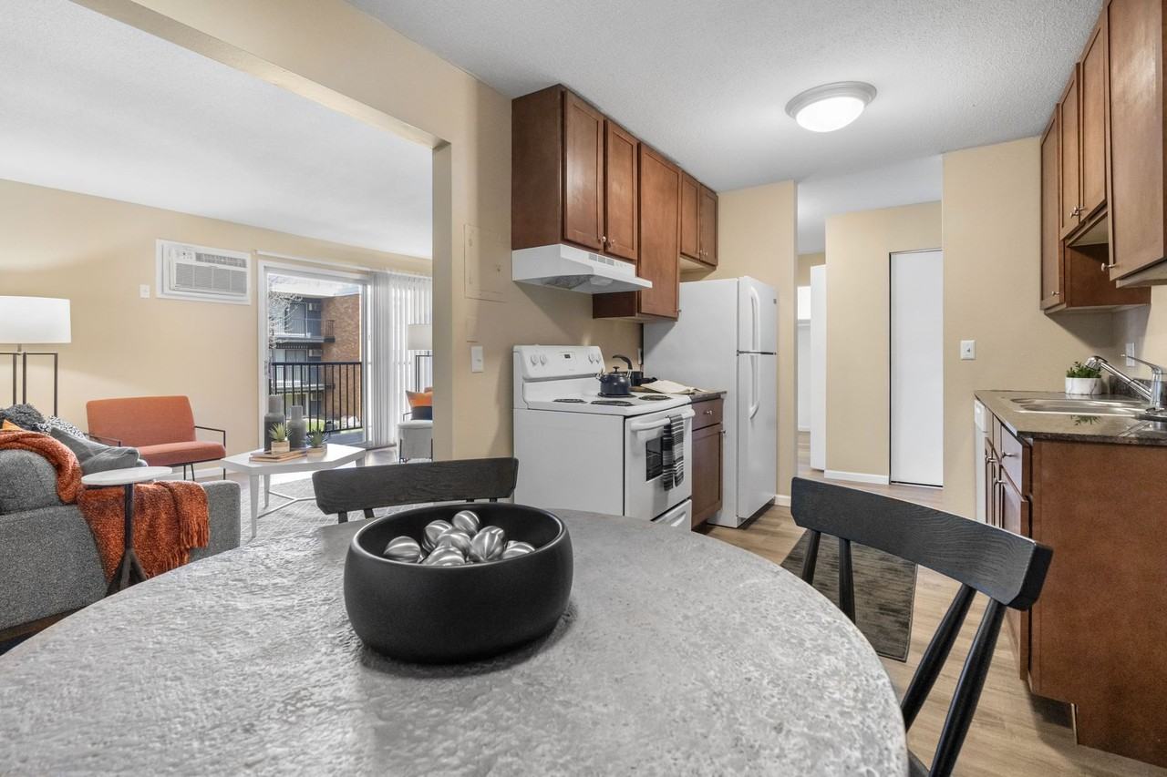 6390 Douglas Dr - Photo 7 of 23