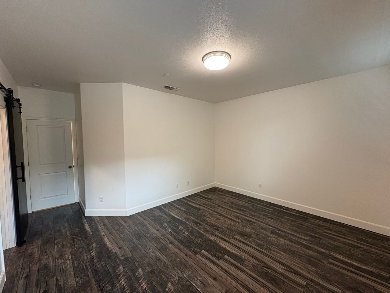 3017 Bora Ave - Photo 4 of 31