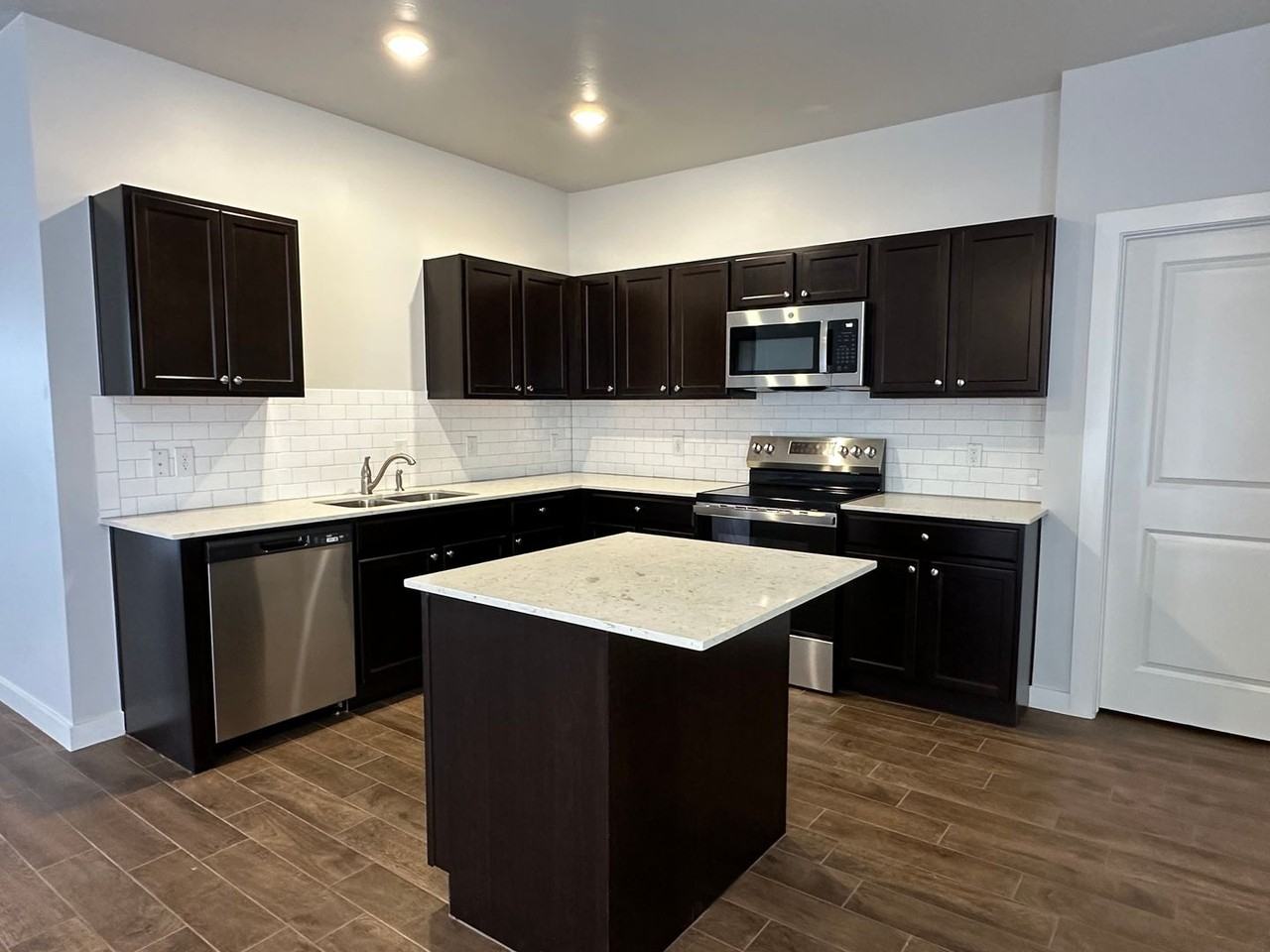 18040 Lantana Loop - Photo 4 of 37