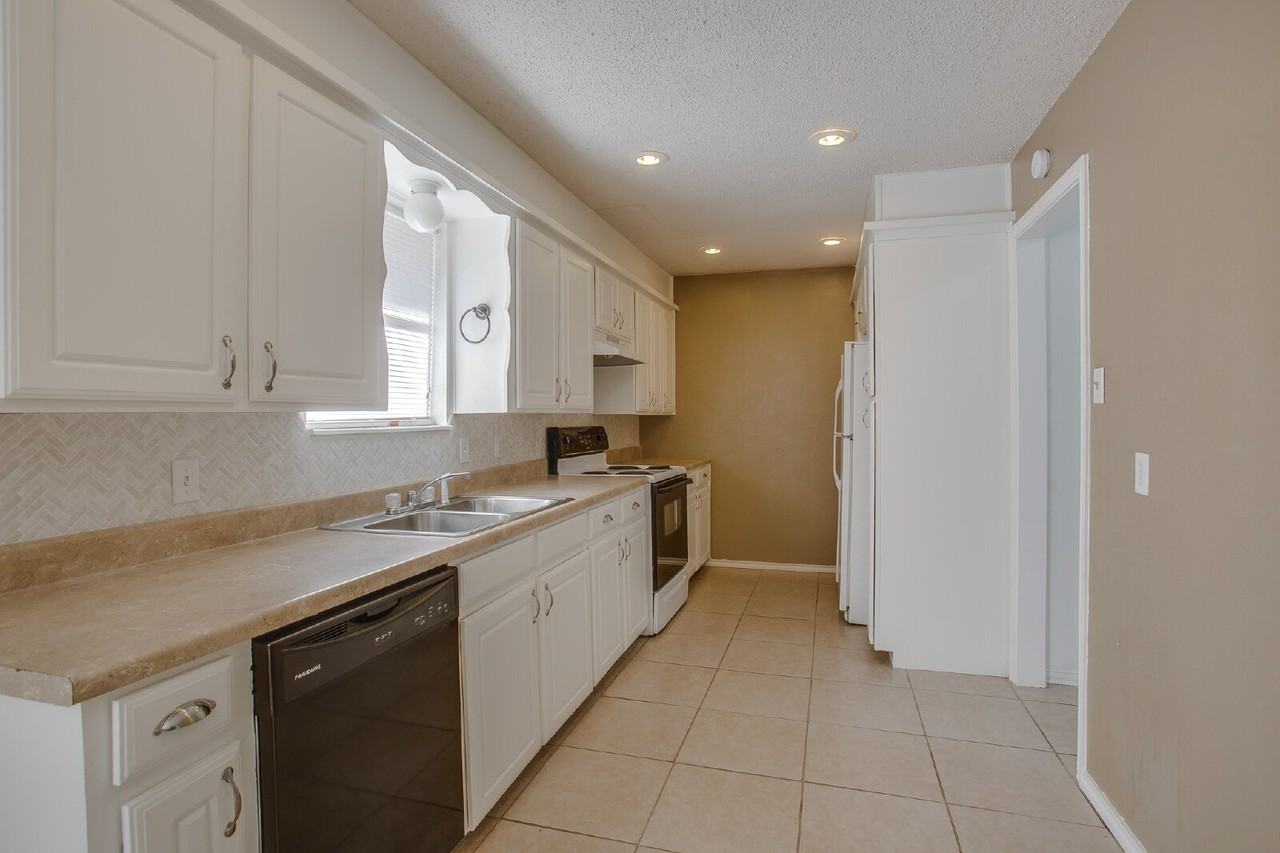 5613 16th Pl - Photo 6 of 14