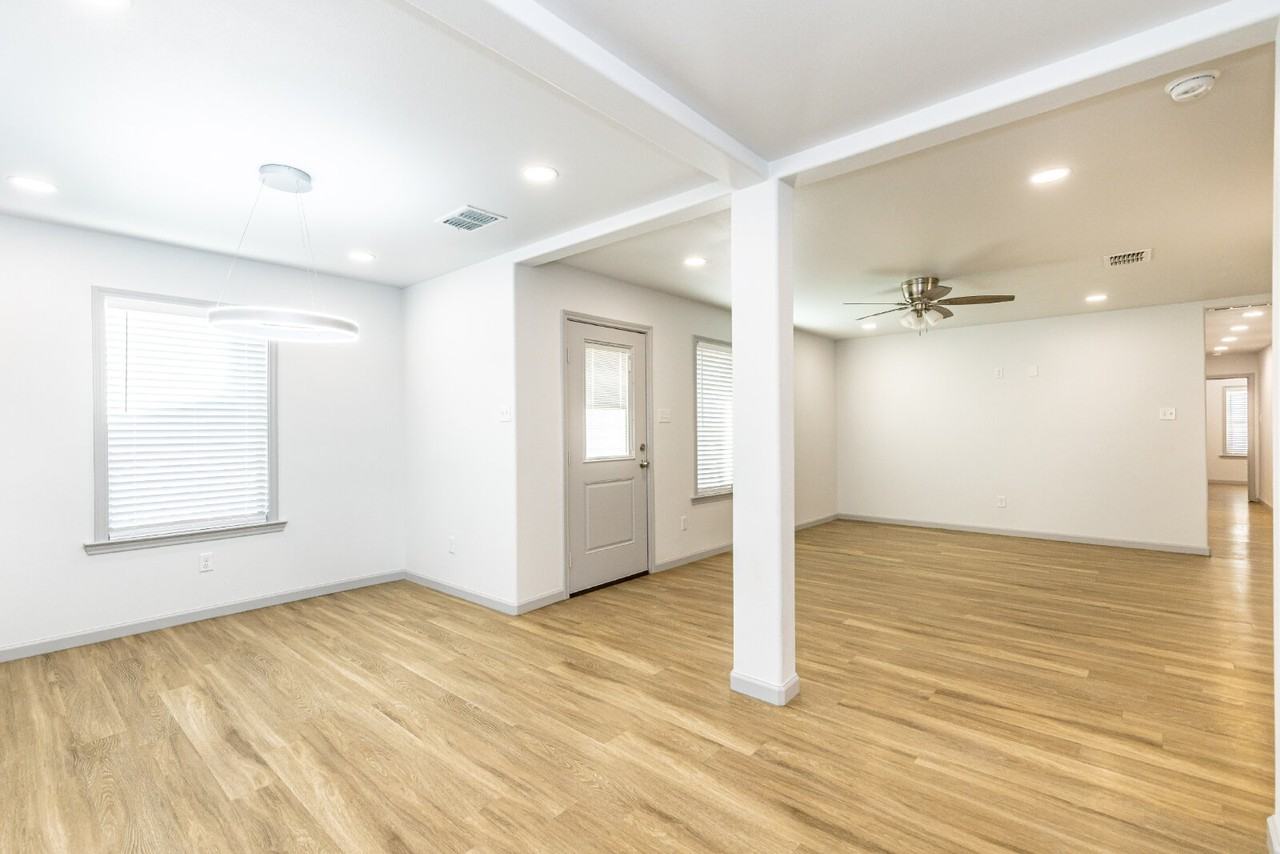 1201 N Essex Ave - Photo 2 of 16