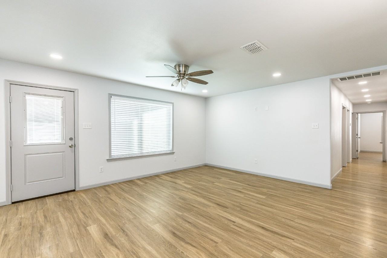 1201 N Essex Ave - Photo 4 of 16