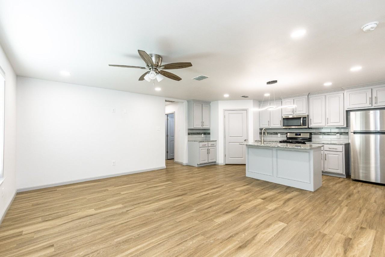 1201 N Essex Ave - Photo 5 of 16