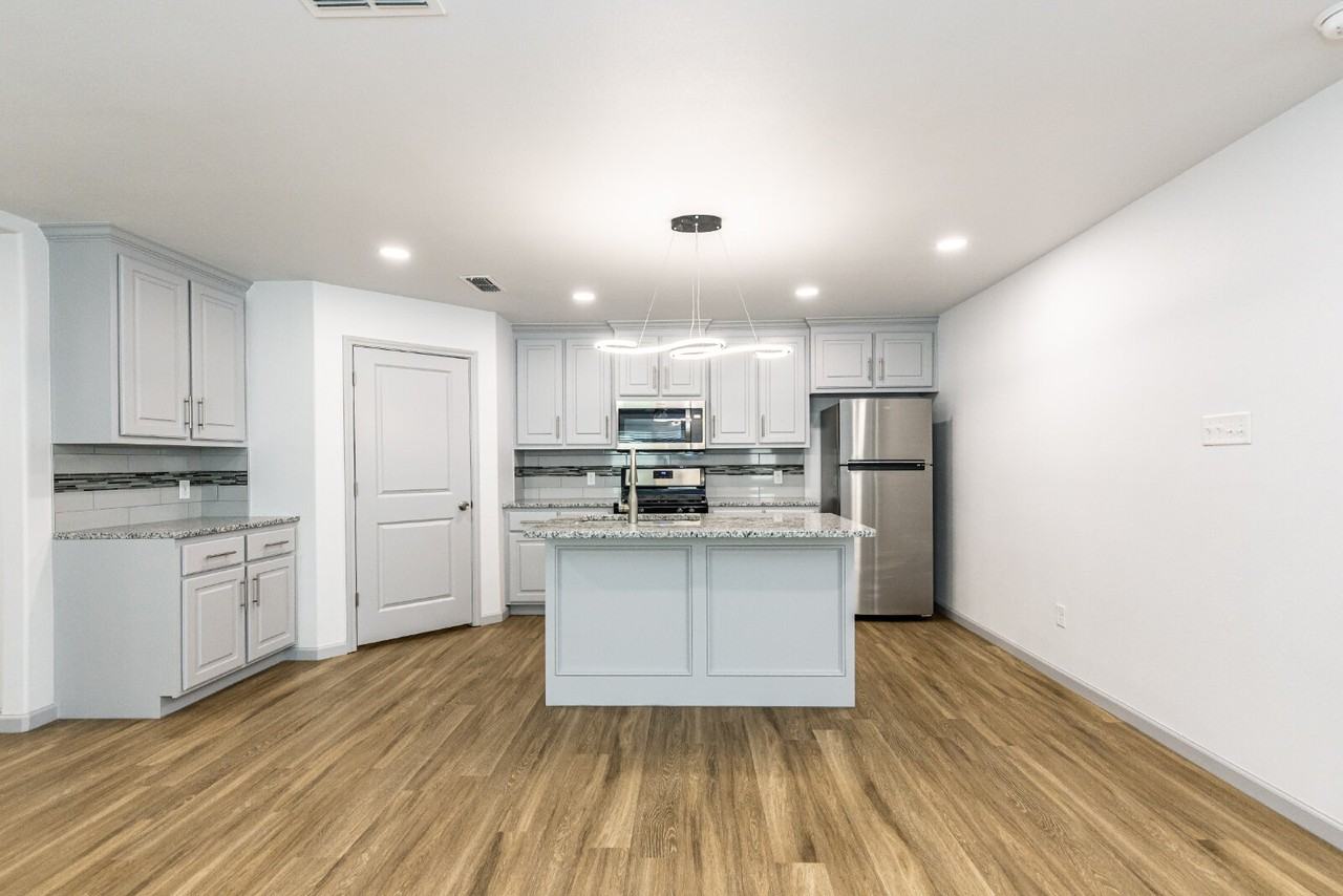 1201 N Essex Ave - Photo 6 of 16