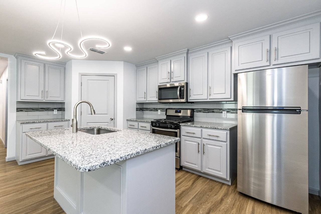 1201 N Essex Ave - Photo 7 of 16