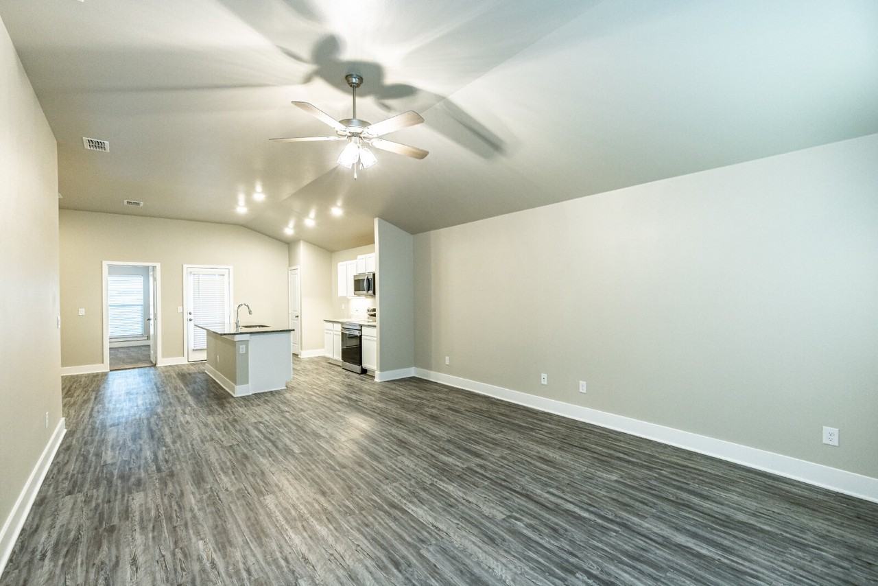 13605 Avenue R - Photo 2 of 15