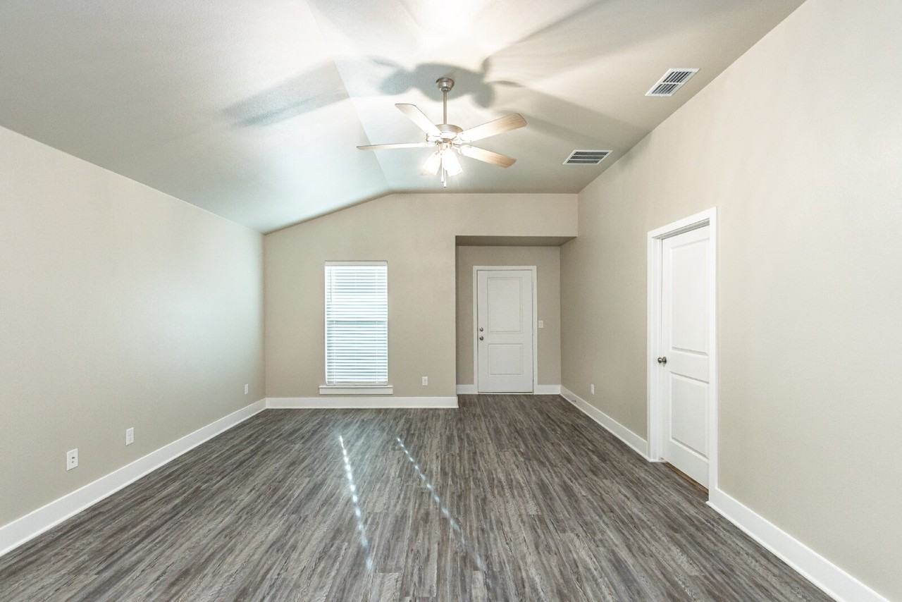 13605 Avenue R - Photo 3 of 15