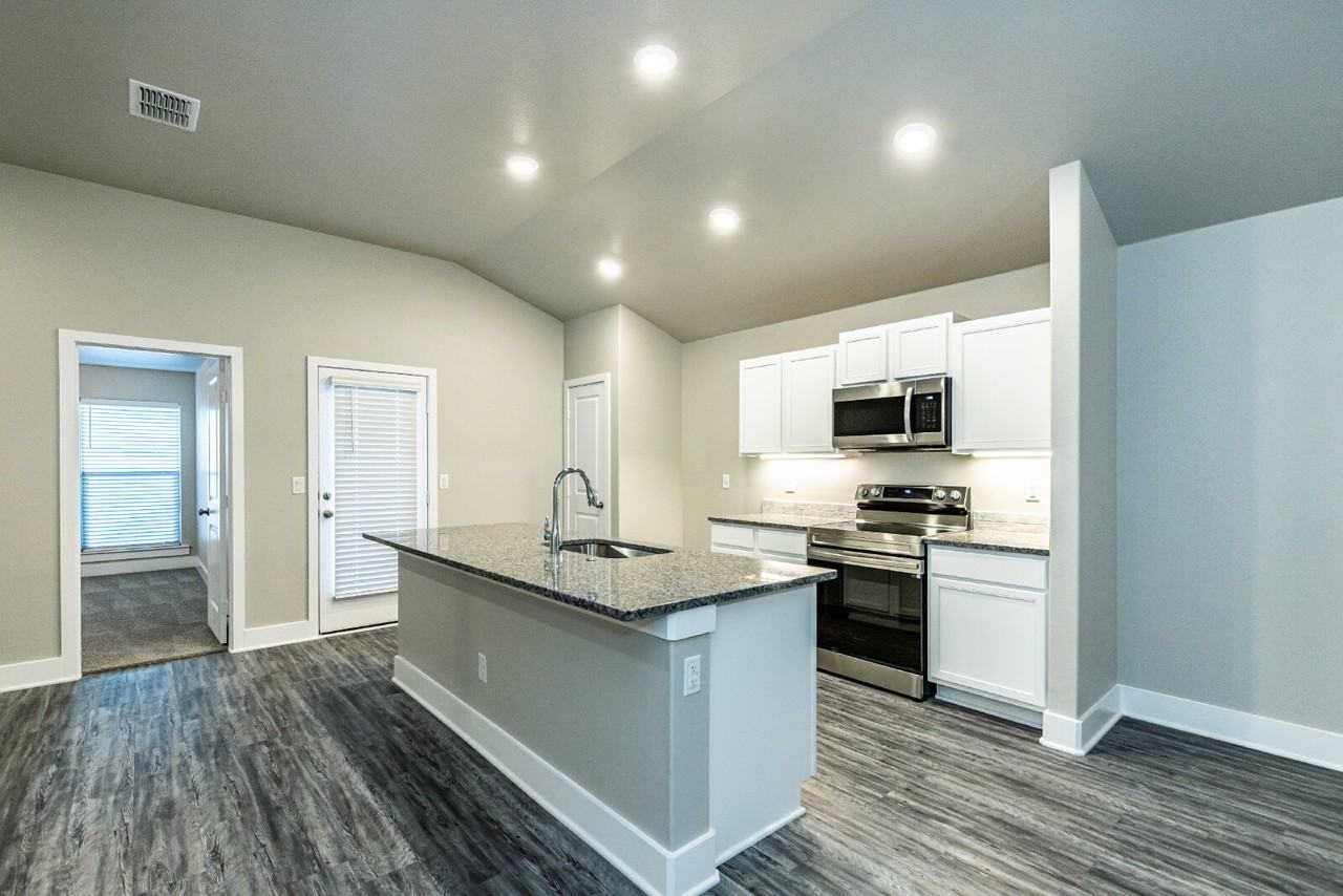 13605 Avenue R - Photo 4 of 15