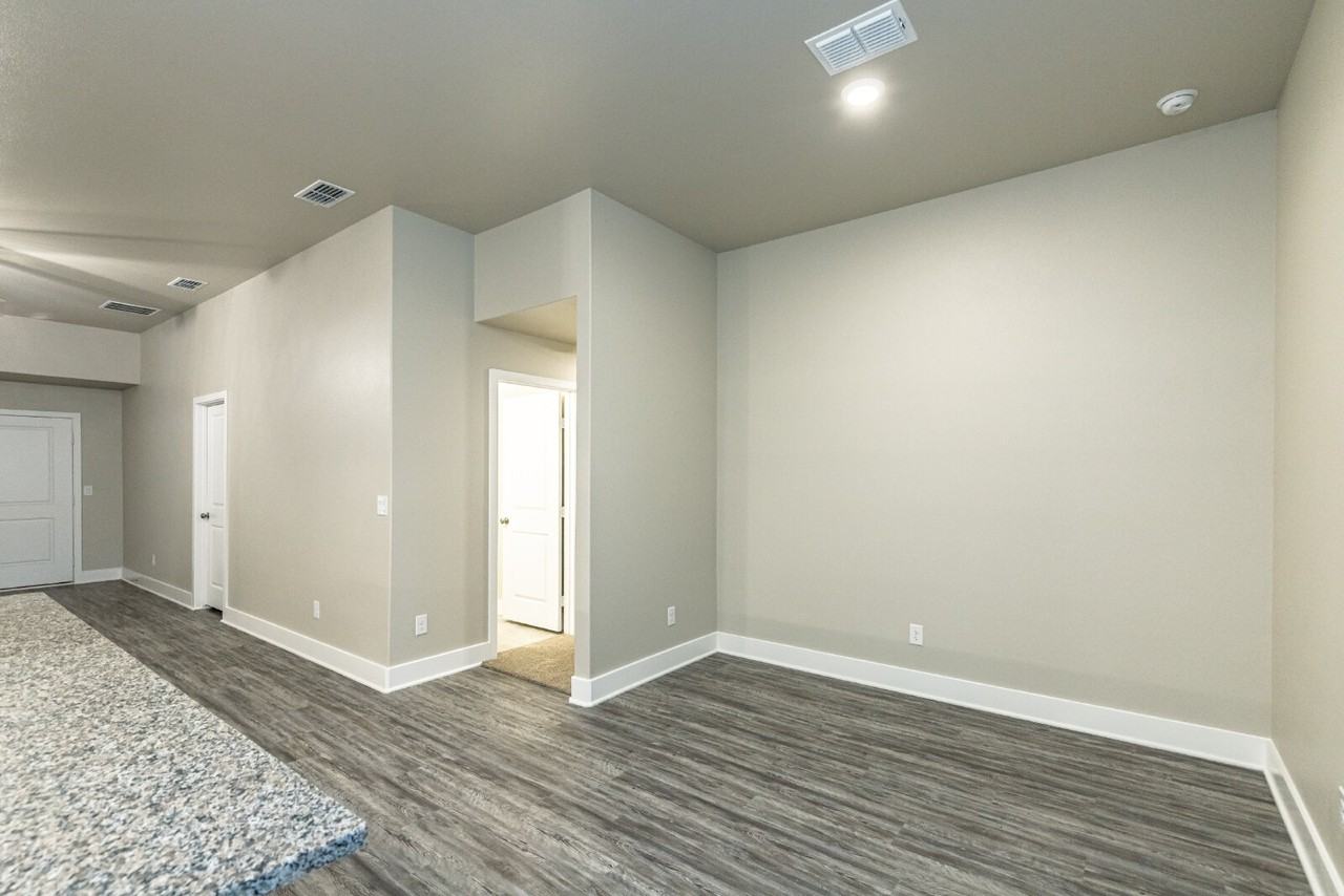13605 Avenue R - Photo 6 of 15