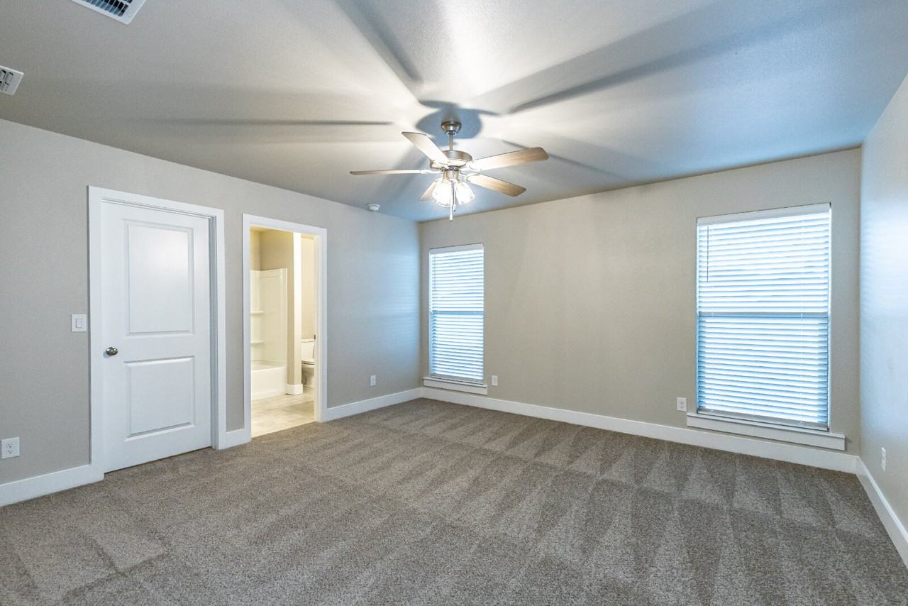 13605 Avenue R - Photo 7 of 15