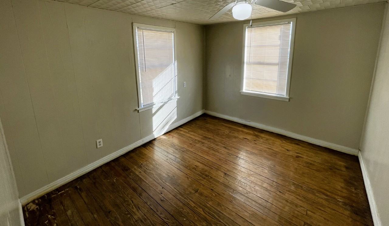 504 81st St - Photo 6 of 8