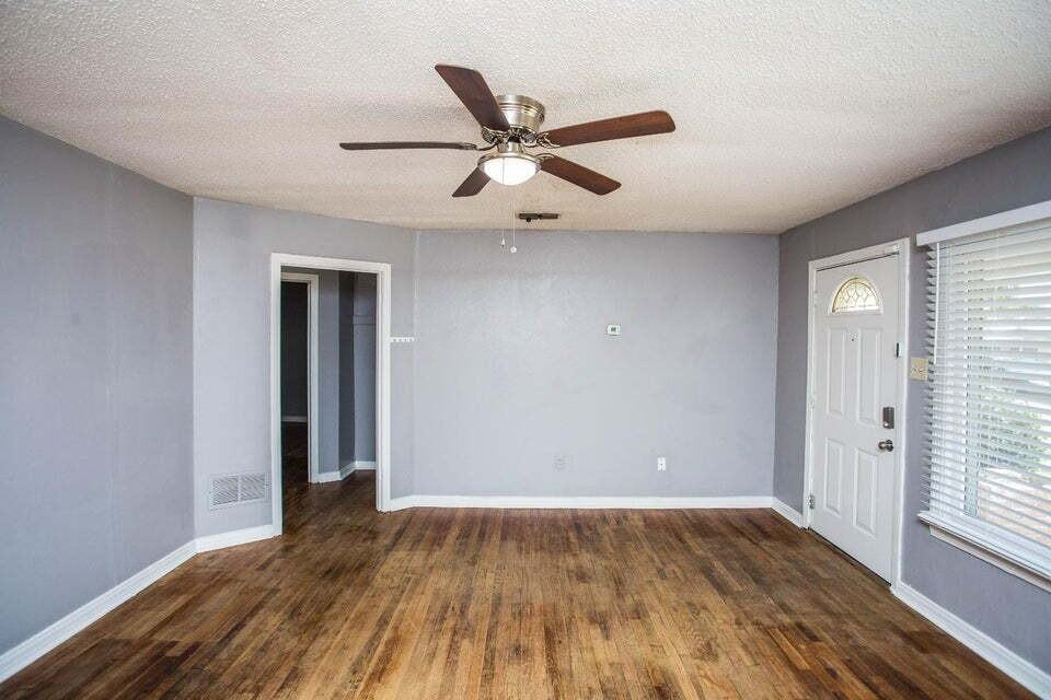 2516 42nd St - Photo 3 of 23