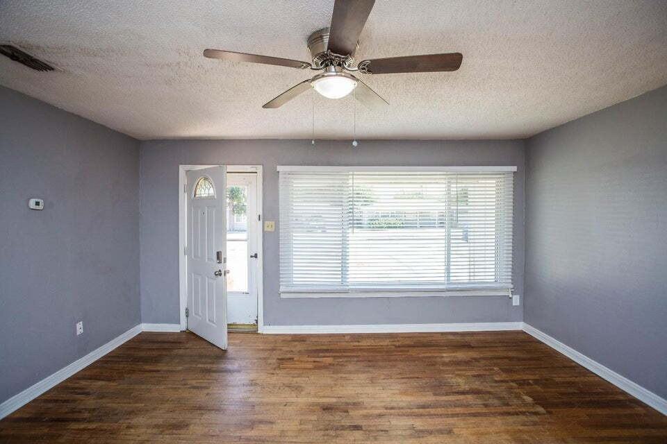 2516 42nd St - Photo 4 of 23