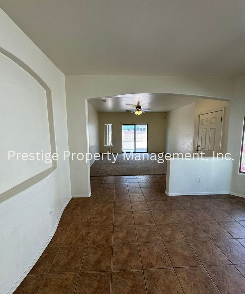 449 E Placita Nodo - Photo 7 of 26