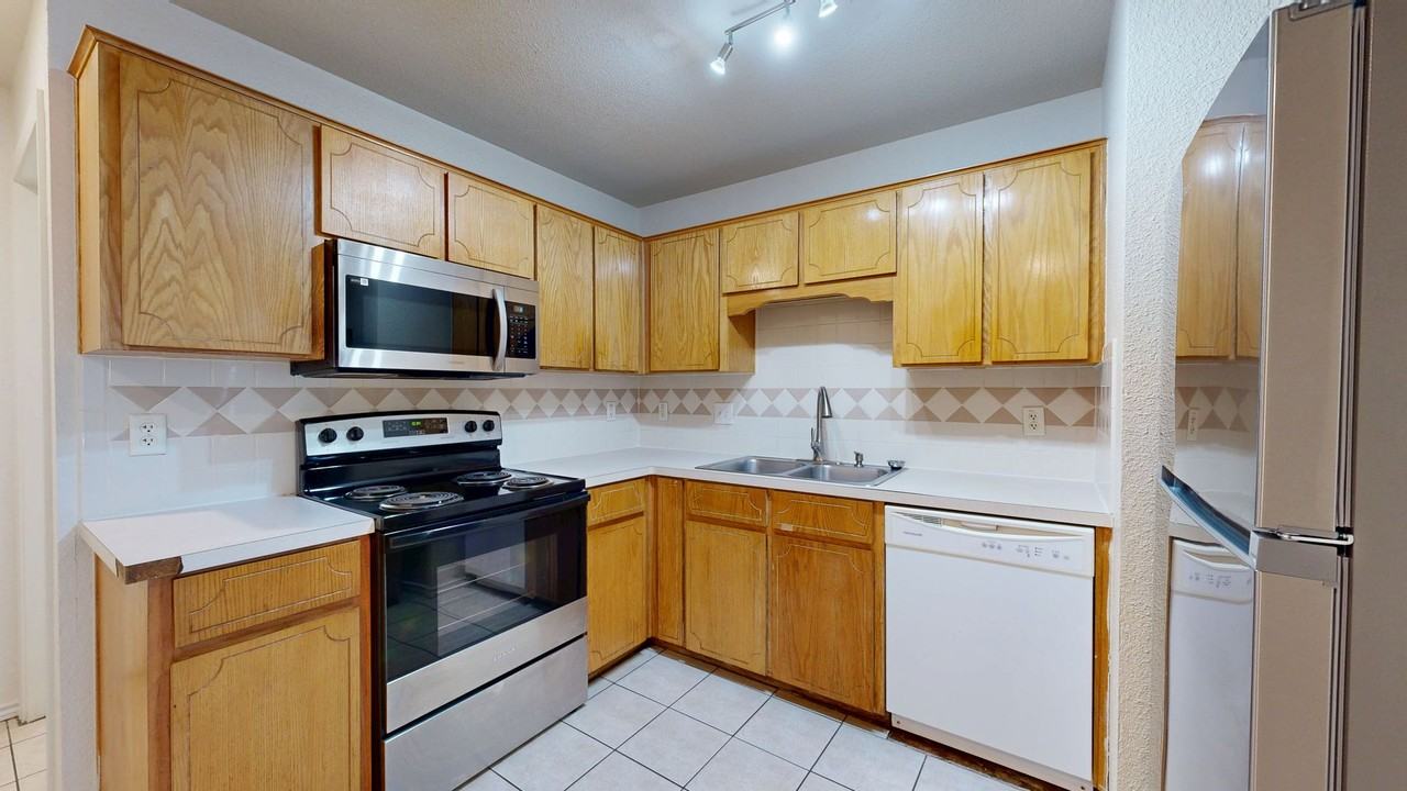 2806 Kerrville Ct #B - Photo 6 of 16