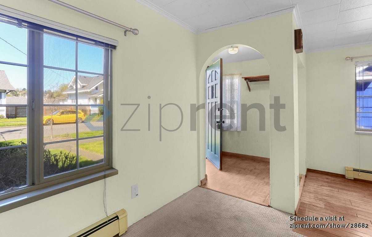 408 Whitworth Ave S - Photo 4 of 20