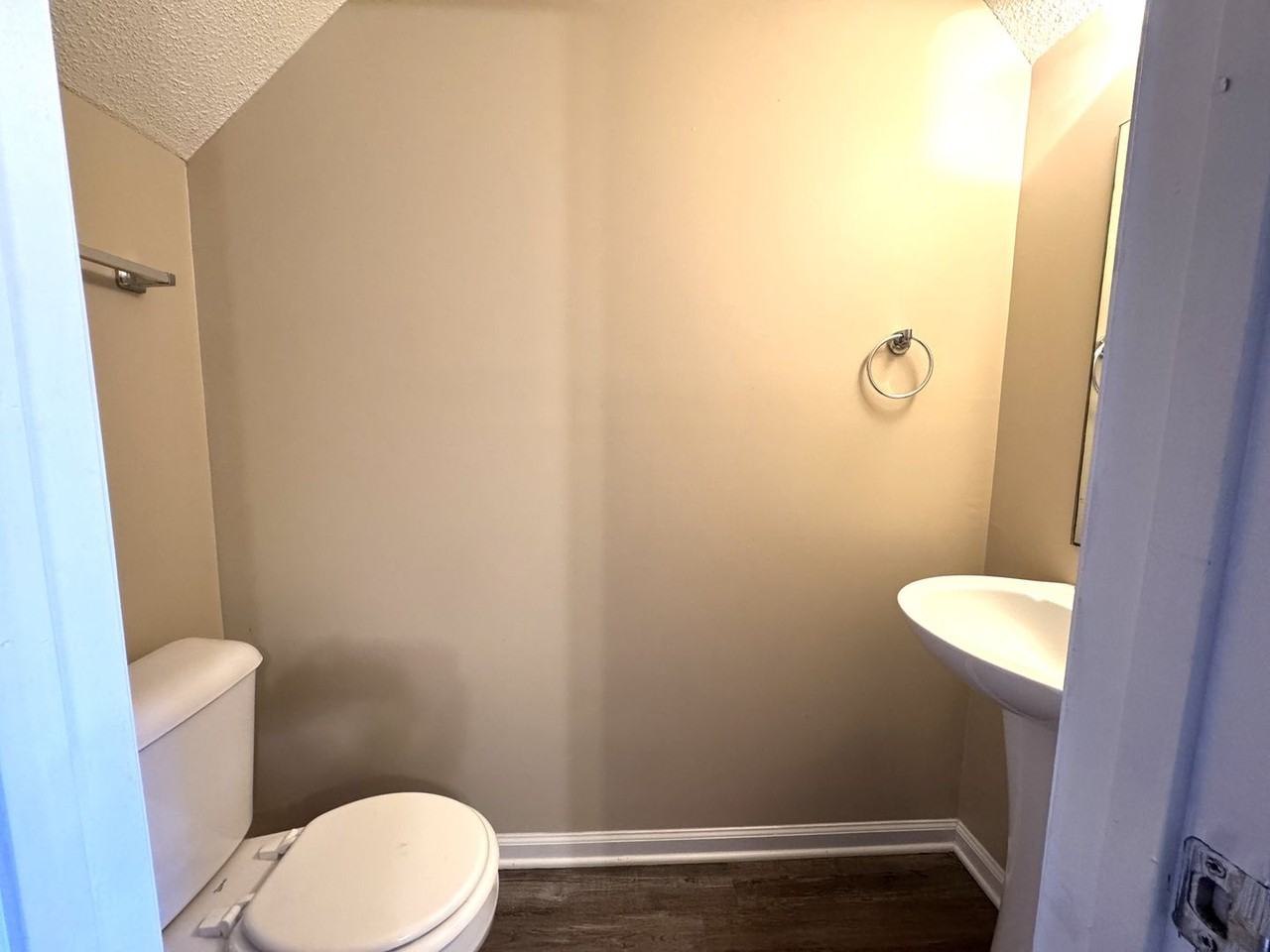 104 Meadowbrook Ln - Photo 3 of 23