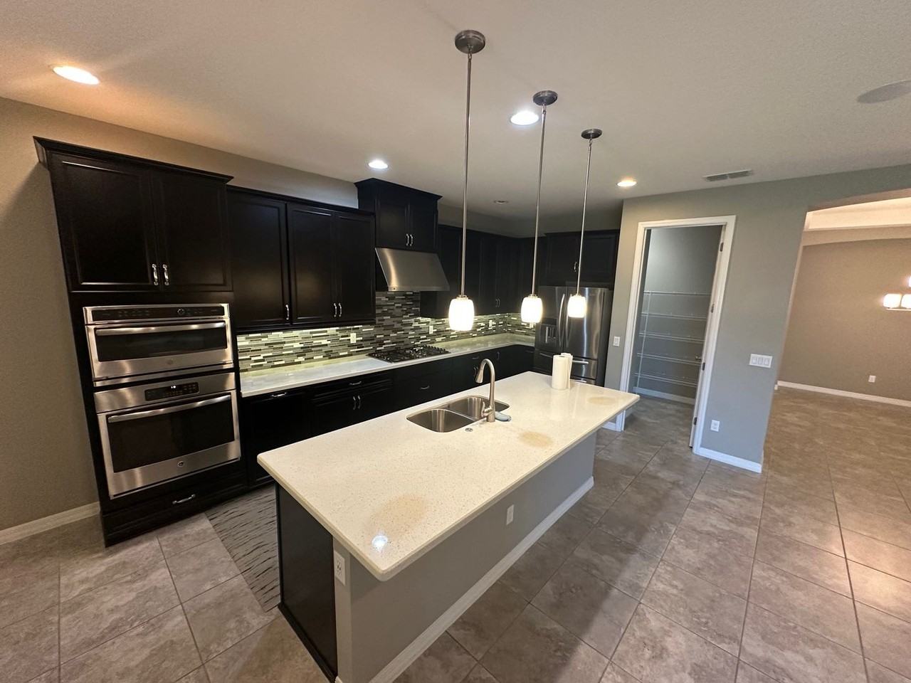14212 Sunridge Blvd - Photo 3 of 26