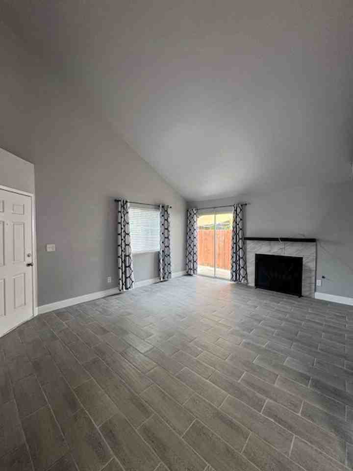 7016 N Thorne Ave - Photo 2 of 23