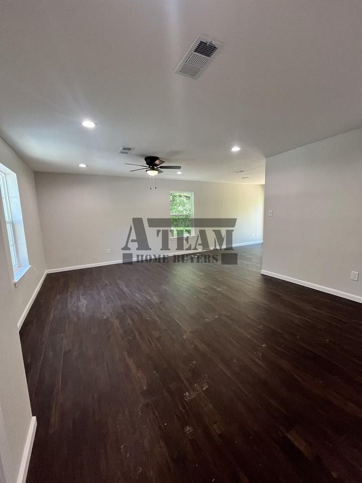 127 Guadalupe St - Photo 4 of 26