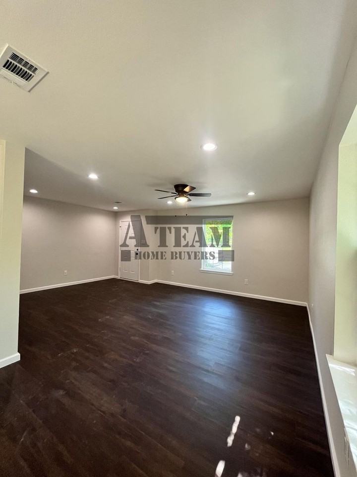 127 Guadalupe St - Photo 5 of 26