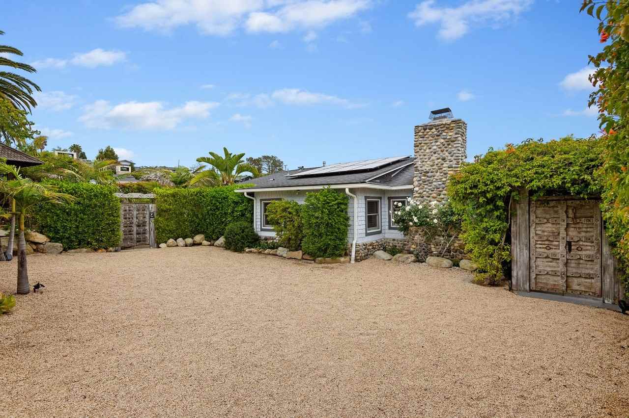 160 Valencia Rd - Photo 2 of 50