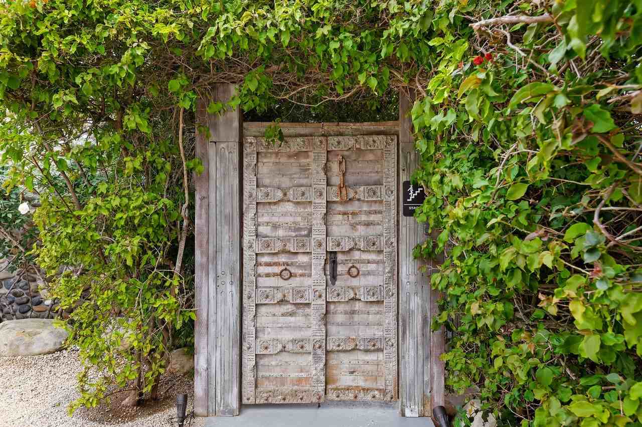 160 Valencia Rd - Photo 3 of 50