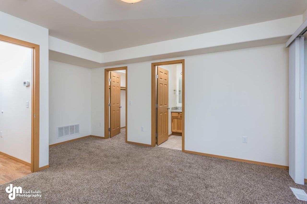 2454 W Ben Hogan Ave - Photo 5 of 21