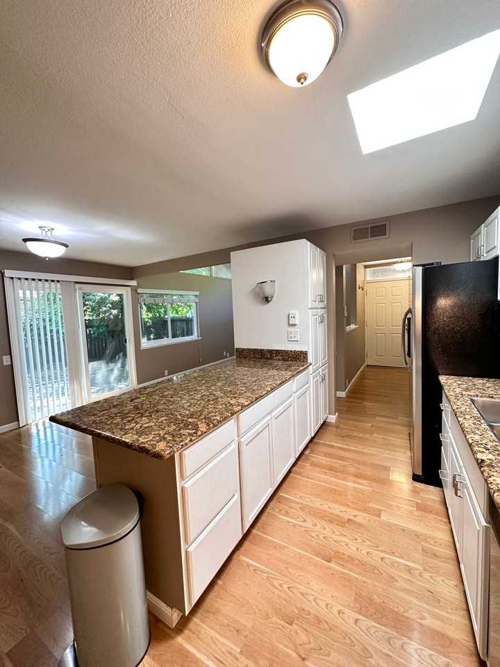 636 Isla Pl - Photo 3 of 37