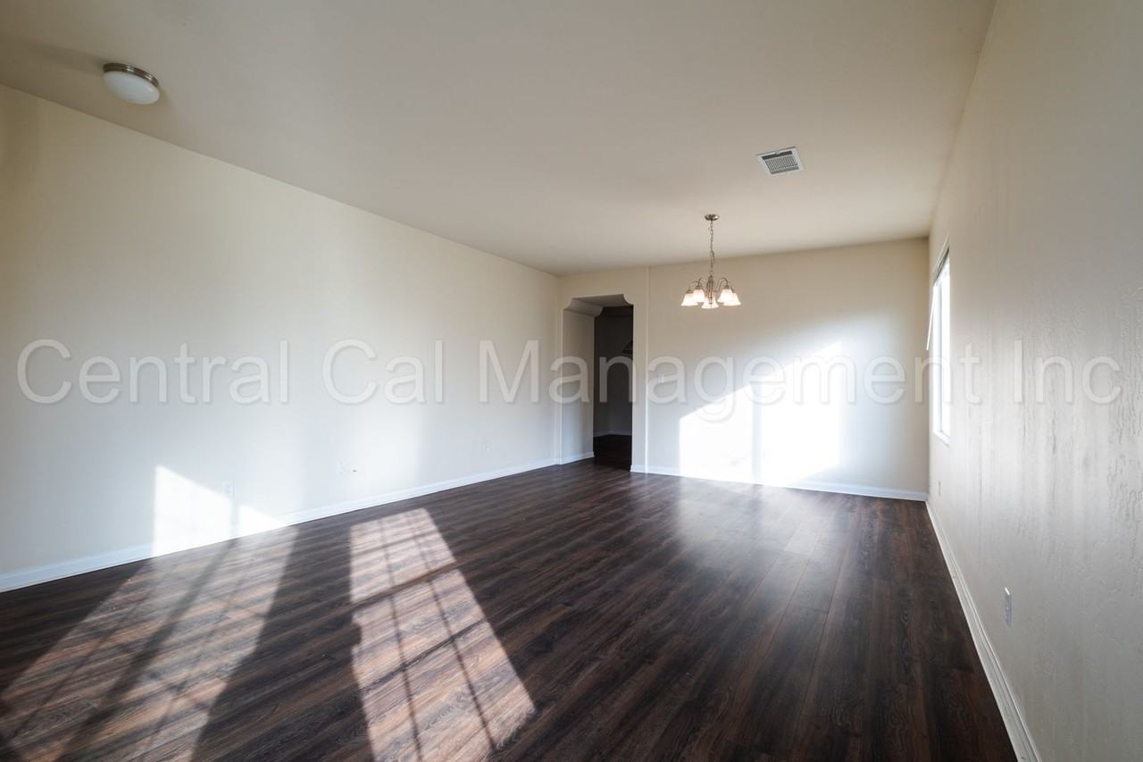 2316 Macau St - Photo 3 of 30