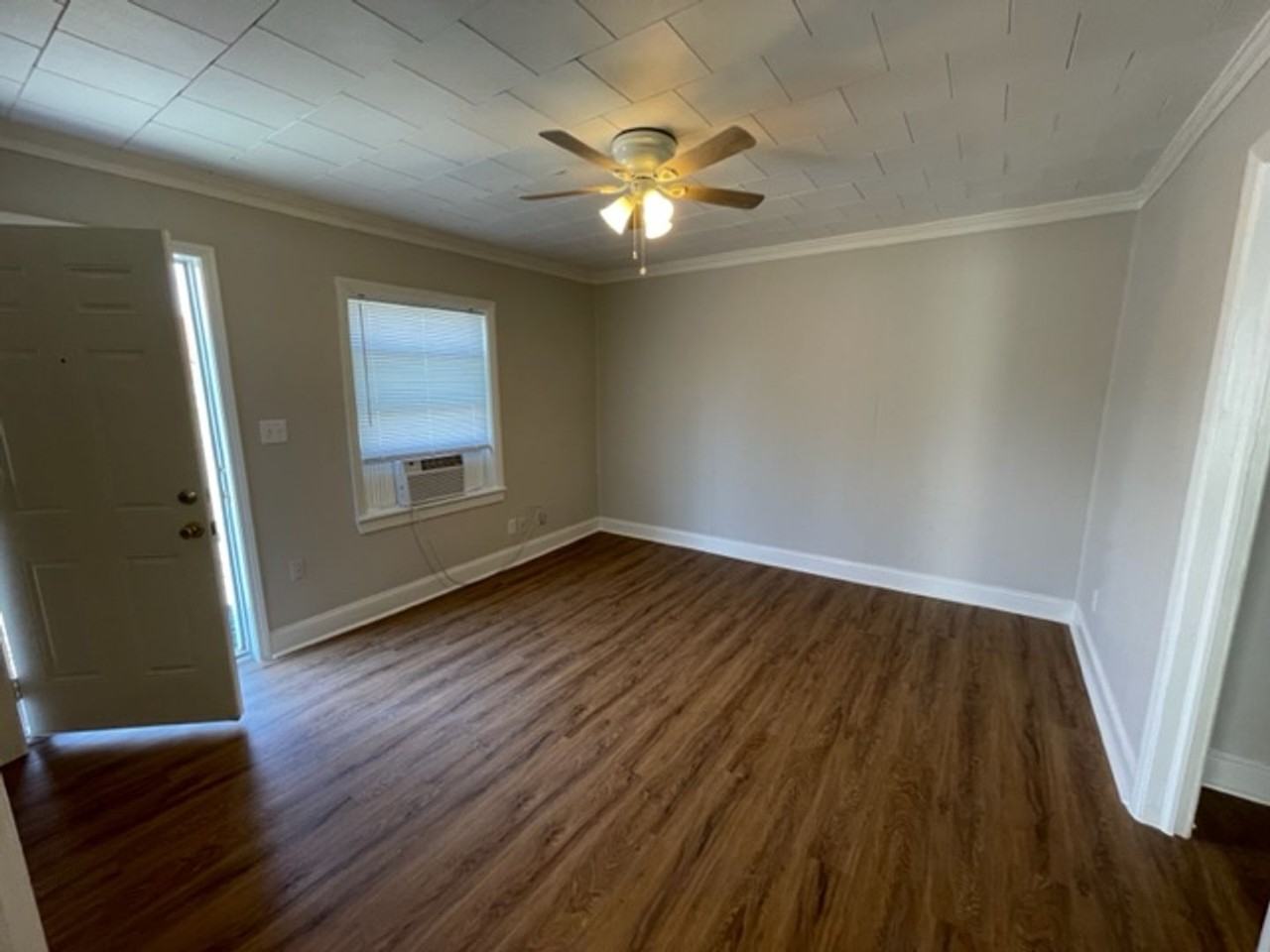 317 Smith St - Photo 2 of 15