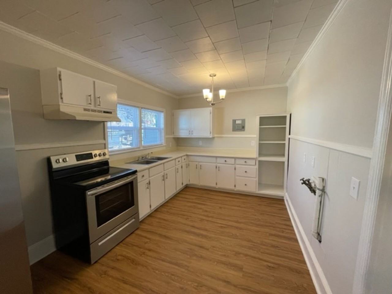 317 Smith St - Photo 3 of 15