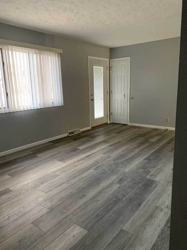 208 Market Pl - Photo 2 of 13
