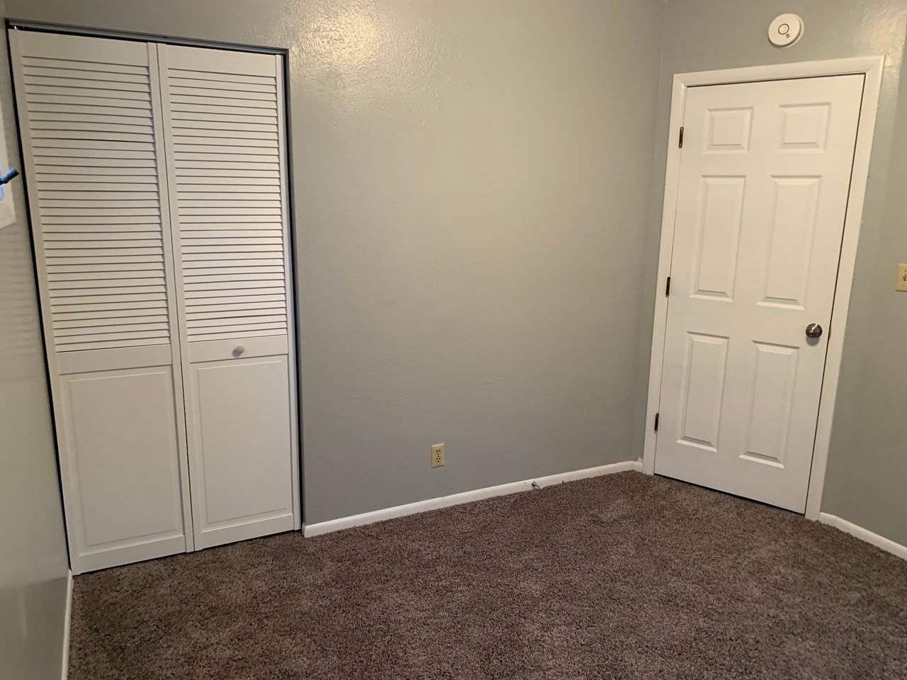 208 Market Pl - Photo 3 of 13