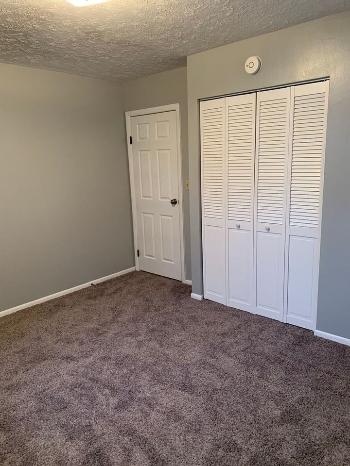 208 Market Pl - Photo 4 of 13