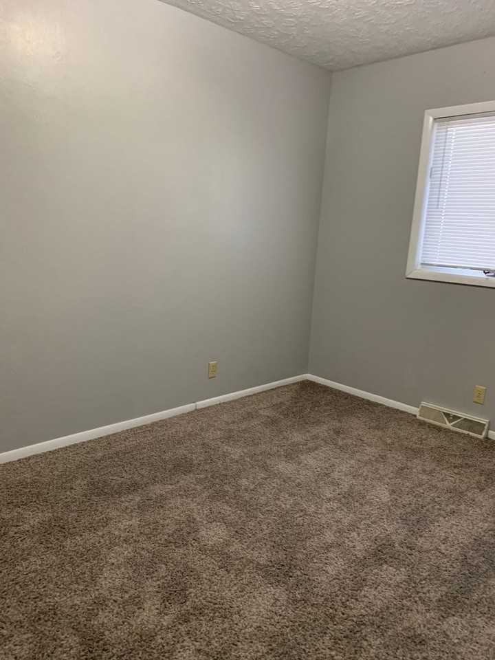 208 Market Pl - Photo 5 of 13