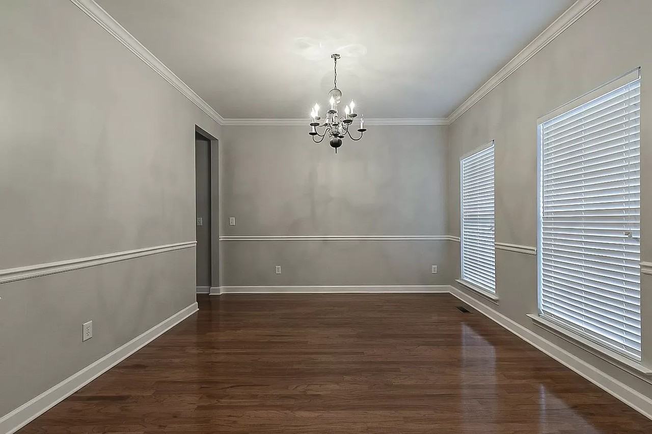 1133 Banbury Ln - Photo 3 of 27