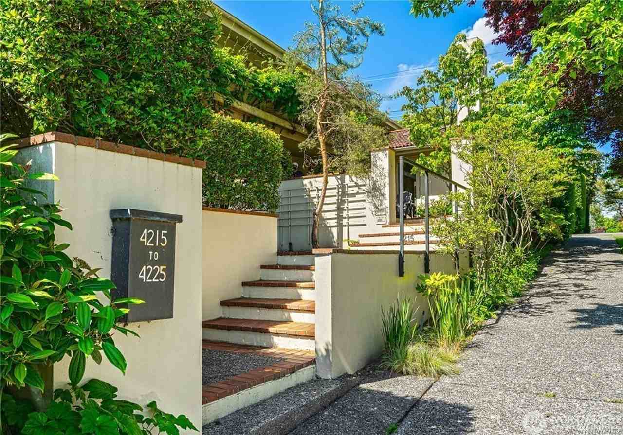 4223 E Lynn St - Photo 3 of 12