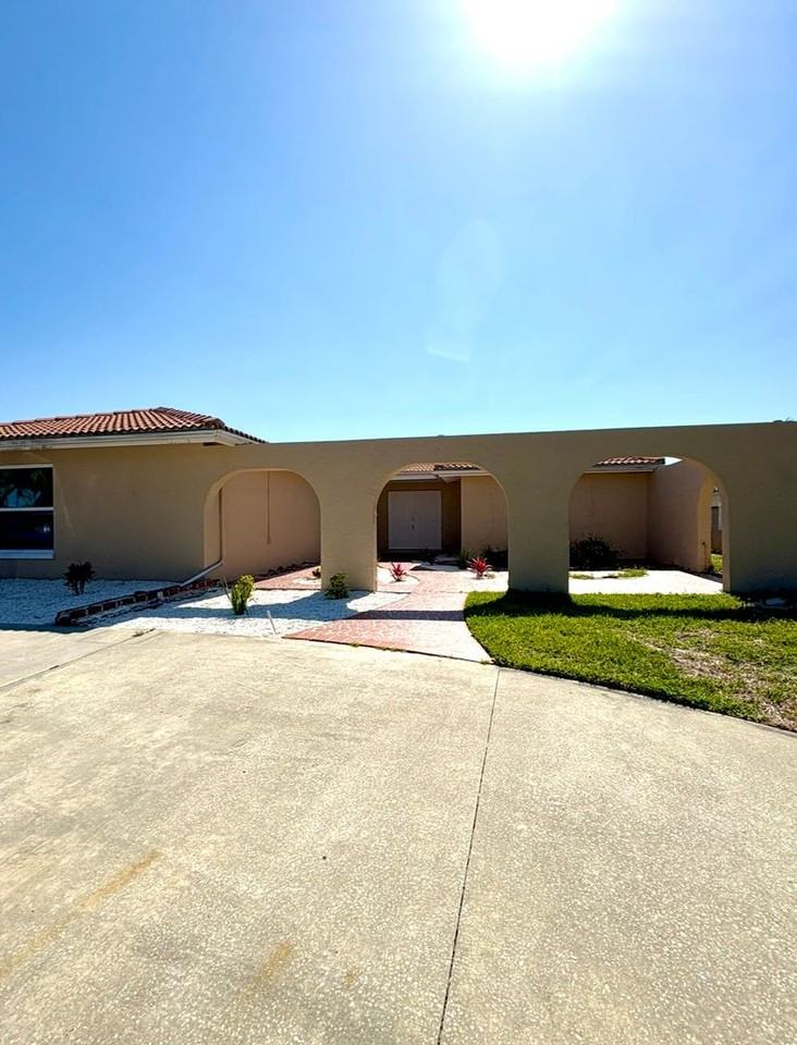 5530 Windward Way - Photo 3 of 27