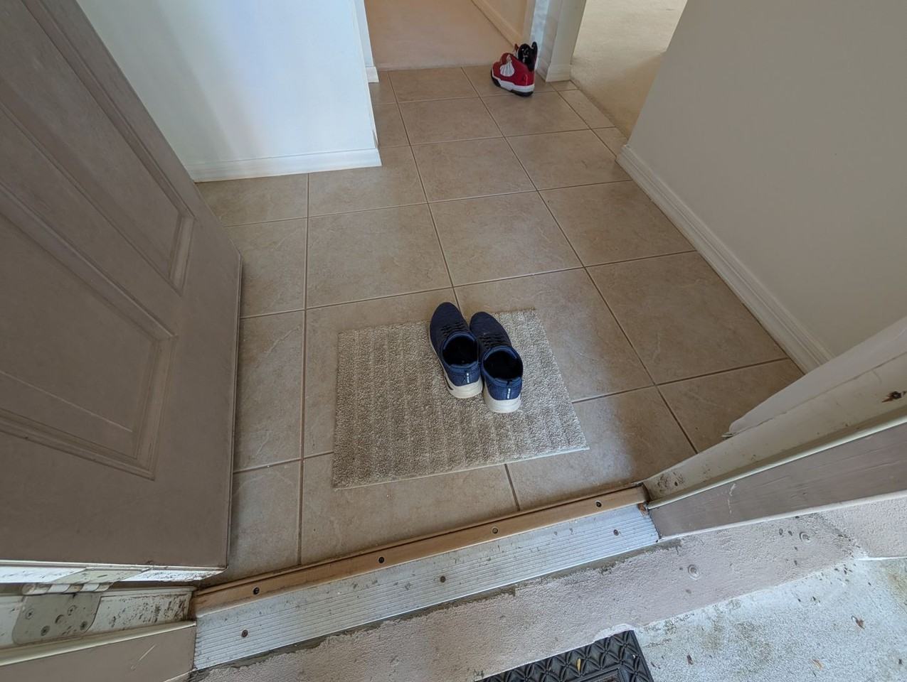 1049 Macon Dr - Photo 2 of 9