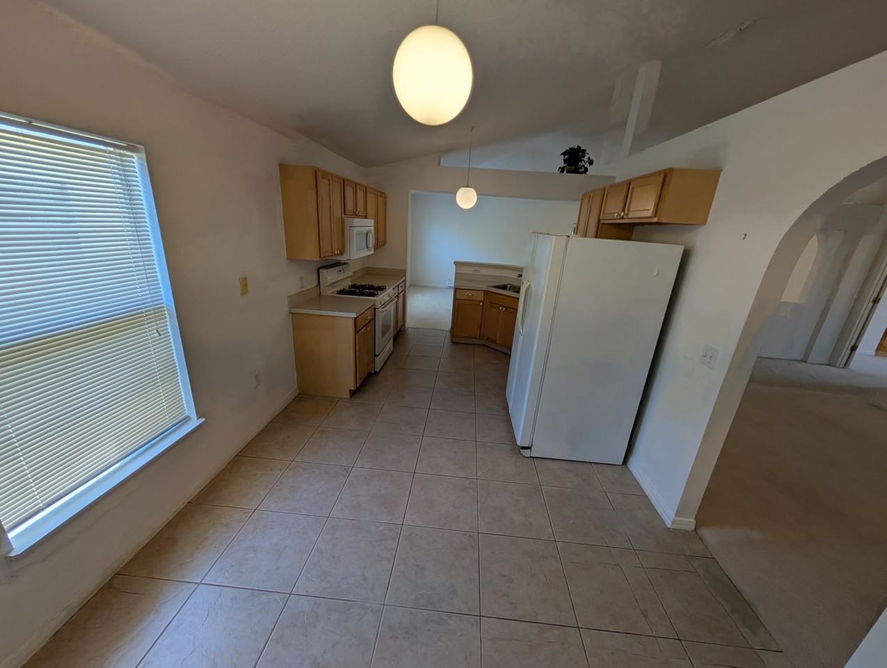 1049 Macon Dr - Photo 4 of 9