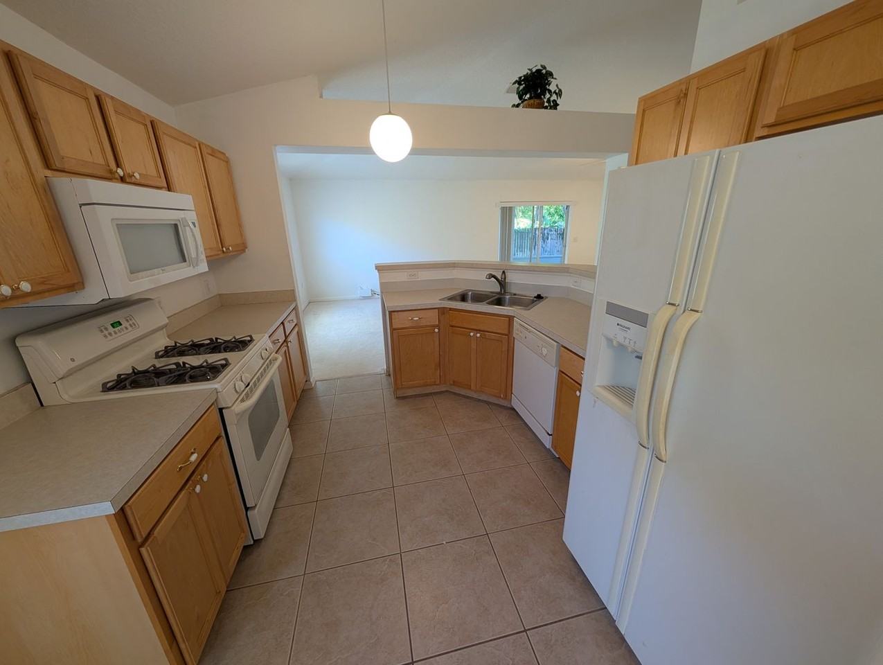 1049 Macon Dr - Photo 6 of 9