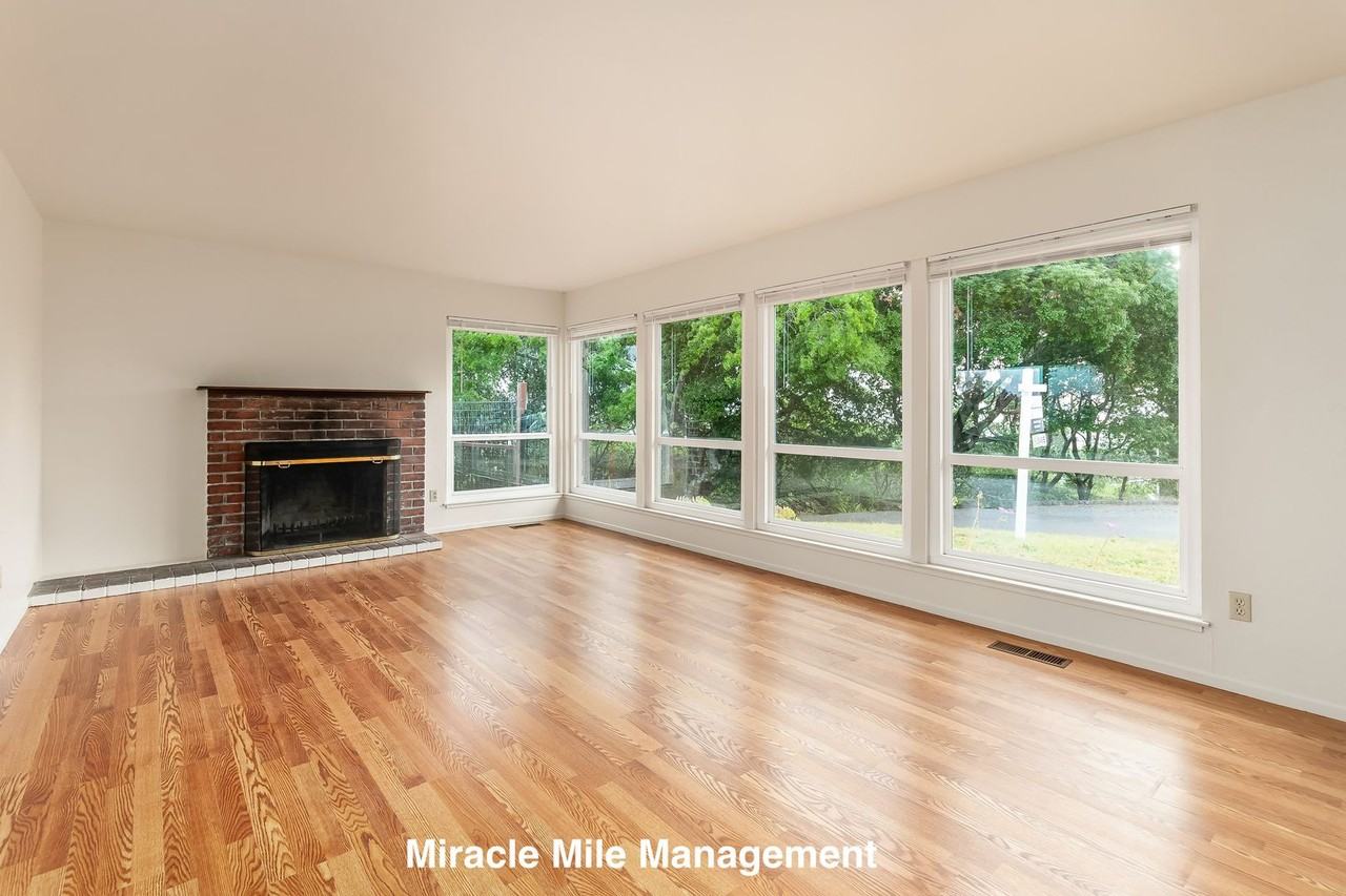 85 Rose St - Photo 2 of 14