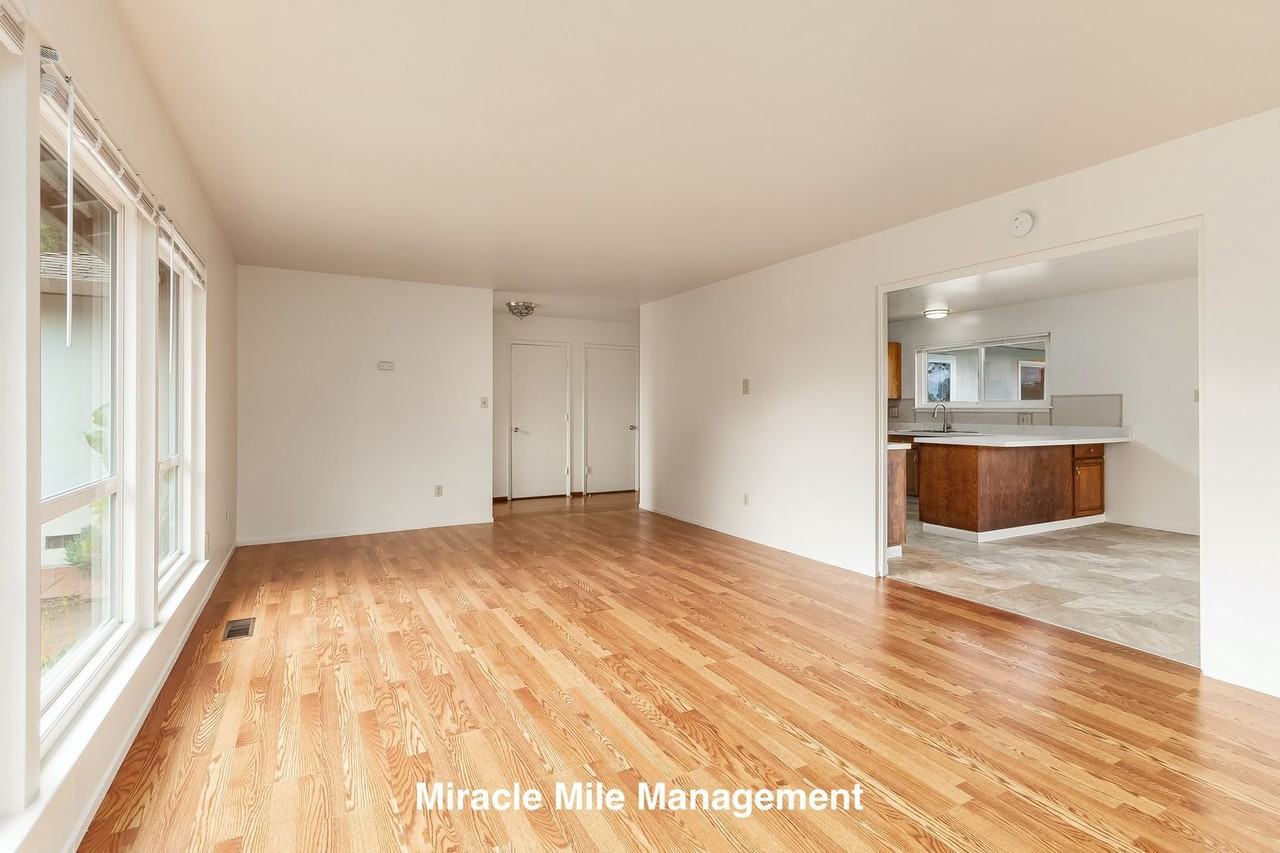 85 Rose St - Photo 3 of 14