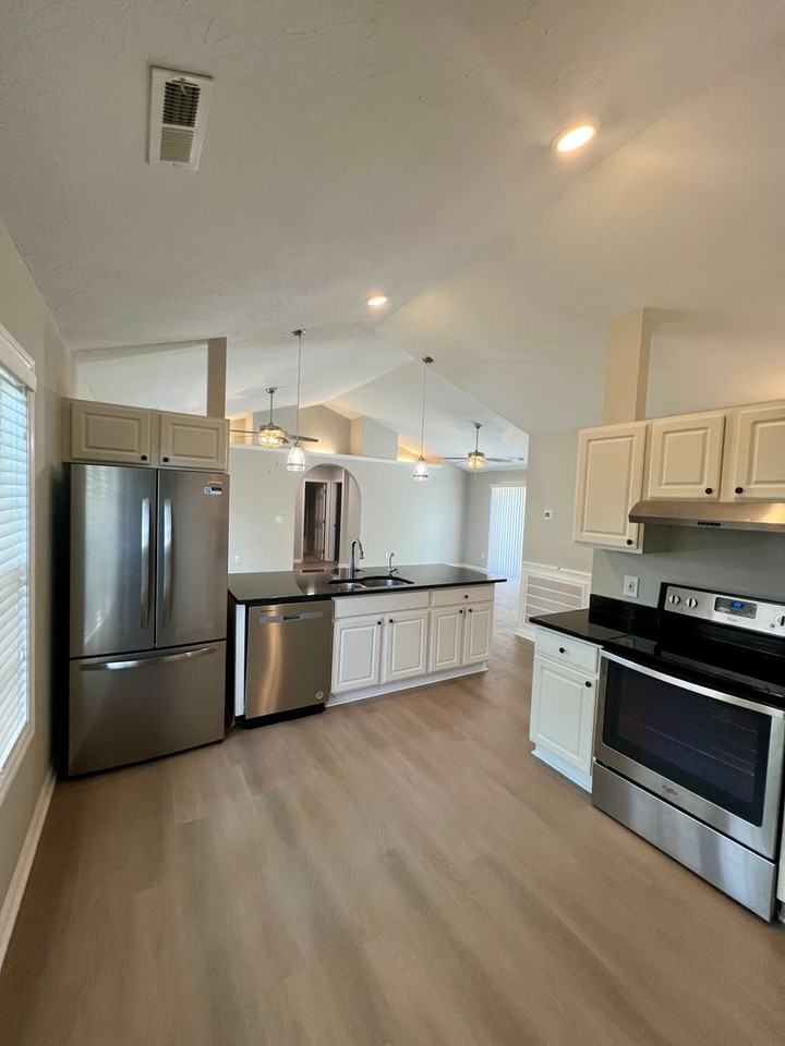 2409 Sunburst Ct - Photo 5 of 15